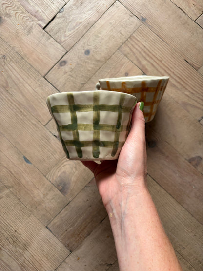 Green gingham mug