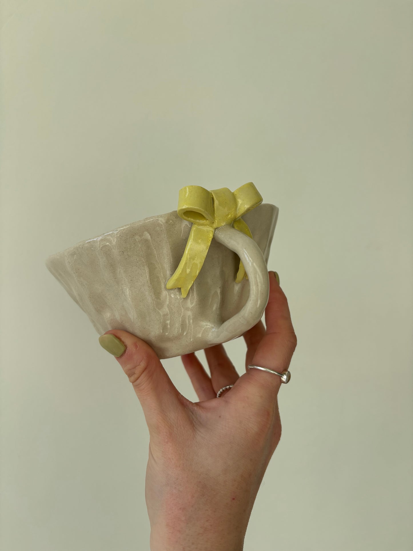 Chunky bow mug