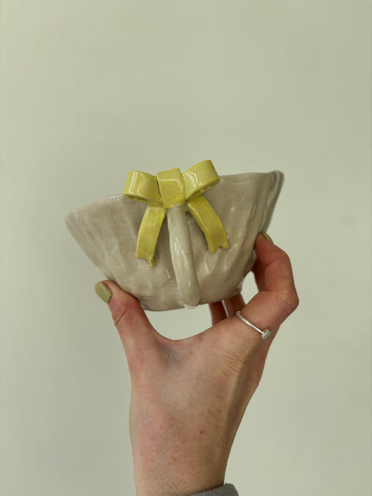 Chunky bow mug