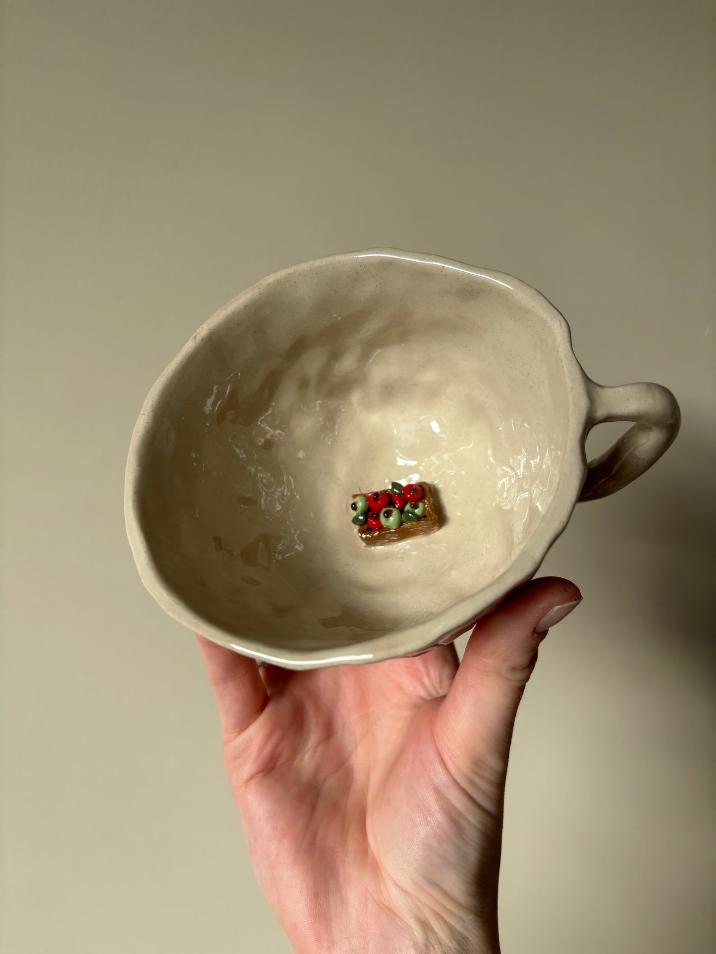 Basket of apples mug